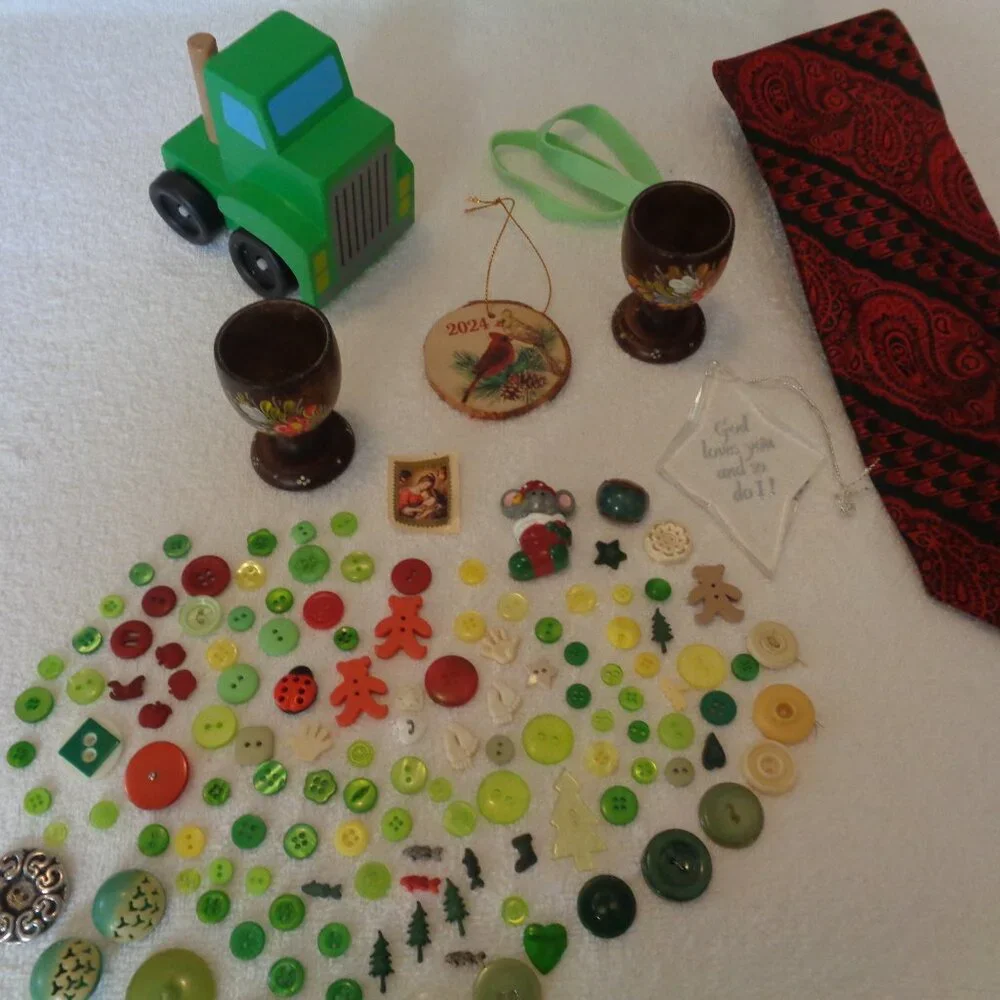 HOLIDAY STYLED LOT VINT TIE WOODEN TRUCK EGG CUPS ORN DODADS BUTTONS